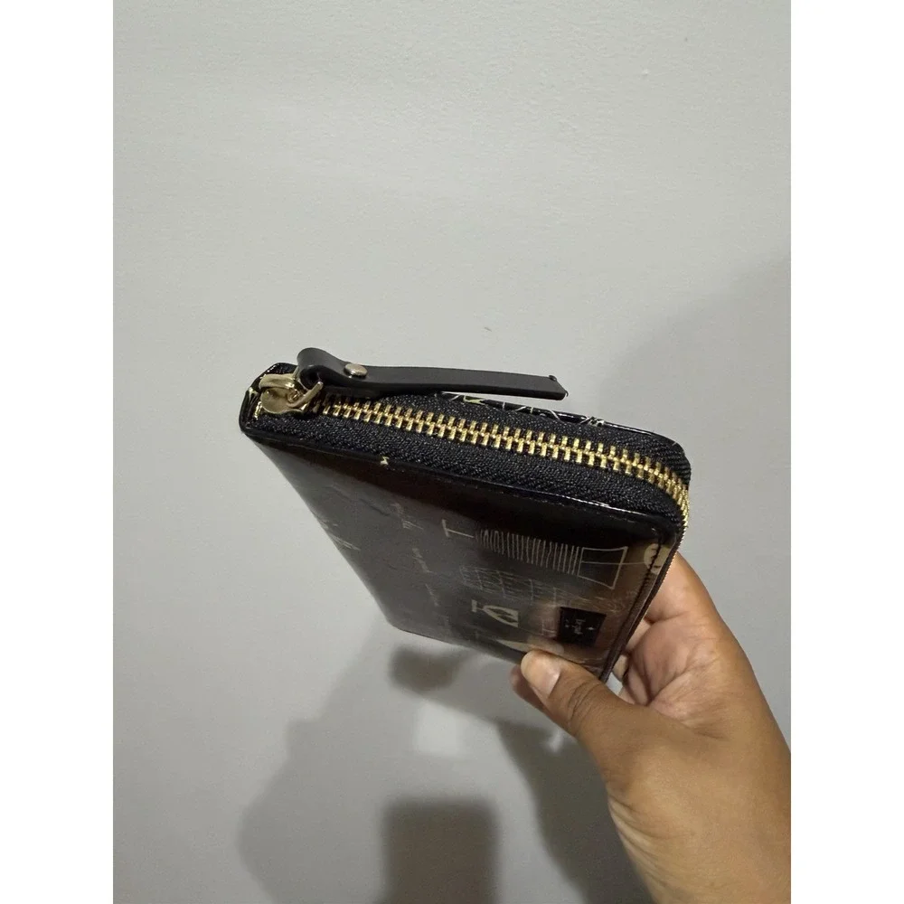 Kate Spade New York zip-around wallet 